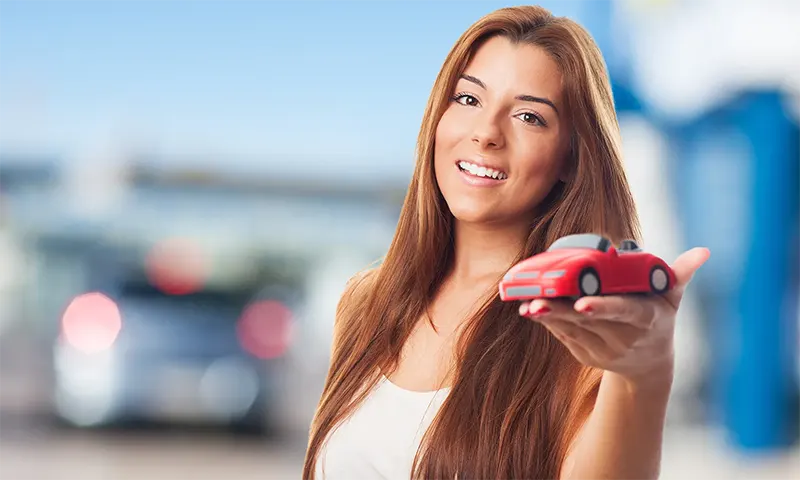 woman-shows-toy woman-shows-toy